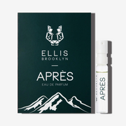 Après 1,5 ml de flacon d'eau de parfum à côté de la carte porte-flacon d'eau de parfum Après vert foncé.