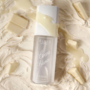Le spray parfumé COCOA BLANCO repose sur un glaçage à la vanille, des morceaux de chocolat blanc et un filet de chocolat blanc sur le flacon.