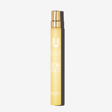 Spray de voyage Sweet 10ml Eau de Parfum sur fond blanc.